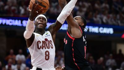 Evan Mobley - Jarrett Allen - Dennis Schröder - Kenny Atkinson - Cavs let Schroder cook in 4th, take 3-2 series lead over Raptors - ESPN - espn.com - county Cleveland