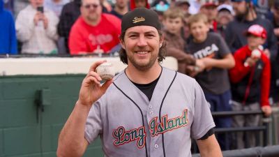 Former MLB slugger says teams should want Trevor Bauer, but pitcher must do something first