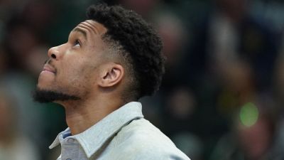 Sources: NBA investigating Bucks after Giannis says he's healthy - ESPN