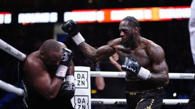 Deontay Wilder beats Derek Chisora with entertaining split decision - ESPN