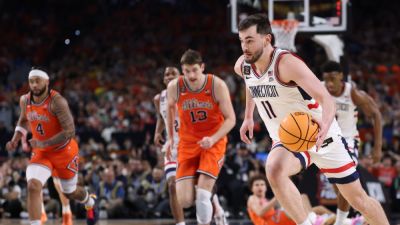 UConn tops Illinois to advance to 3rd title game in 4 years - ESPN