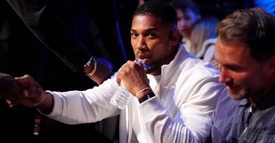 Anthony Joshua makes appearance in London at Derek Chisora’s farewell fight