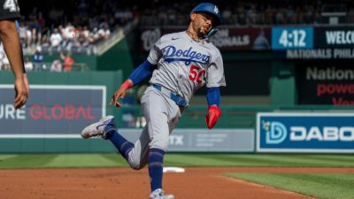 Dodgers' Mookie Betts headed to IL with strained oblique - ESPN