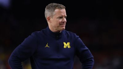 Sources: May informs Michigan he's not pursuing other jobs - ESPN