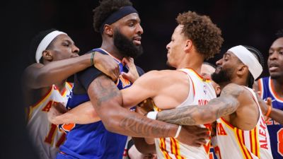 Hawks' Daniels, Knicks' Robinson ejected for fighting - ESPN