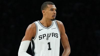 Abbie Parr - Mitch Johnson - Spurs coach fires off Victor Wembanyama defense after star's Game 4 ejection for elbow-swinging incident - foxnews.com - state Minnesota