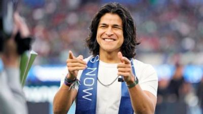 'Ted Lasso' star turned football pro: Cristo Fernández signs for USL team - ESPN