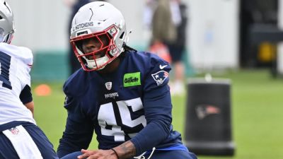 Patriots' Hutchins pleads not guilty to domestic assault charge - ESPN