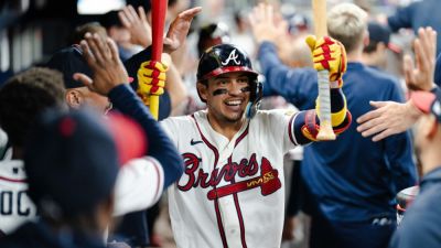 Well-rounded Braves rally past Cubs, move to MLB-best 30-13 - ESPN