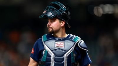 Mariners' Cal Raleigh (oblique) lands on IL for first time - ESPN