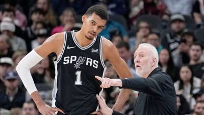How the Spurs are learning from the greats who came before them - ESPN