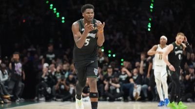 Anthony Edwards catches flak for congratulating Spurs with eight minutes left in game