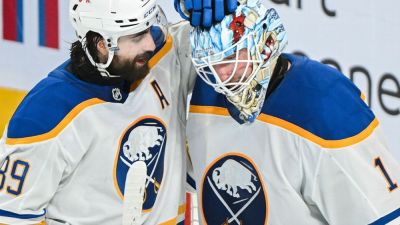 Goalie change, offensive outburst keep Buffalo Sabres alive - ESPN