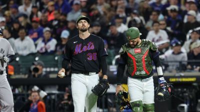 Mets' Clay Holmes says surgery for fractured fibula an option - ESPN