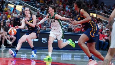 Clark sets WNBA record after stat change, then sets it again - ESPN