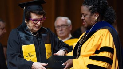 Billie Jean King graduates 65 years after starting at Cal State LA - ESPN