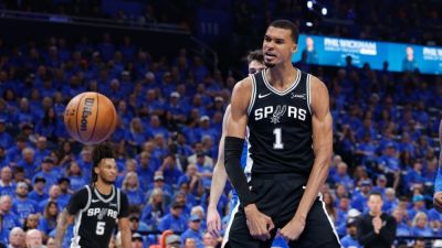 Wembanyama explodes for 41 as Spurs stun Thunder in Game 1 - ESPN