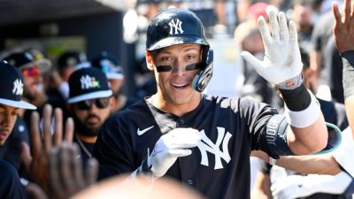 Aaron Judge's cleats feature logo of his dogs, Penny and Gus - ESPN