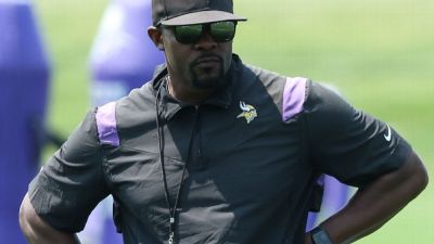 Filings reveal Flores' lawyers served subpoenas to 25 teams - ESPN