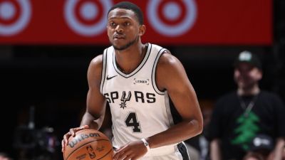 Spurs' De'Aaron Fox (ankle) out again for Game 2 vs. Thunder - ESPN