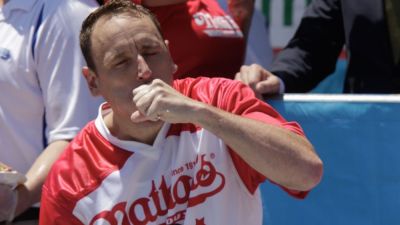 Joey Chestnut to defend hot dog title while on probation - ESPN