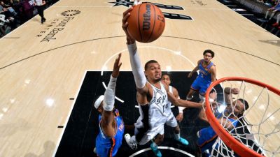 NBA playoffs 2026: Top moments as Spurs dominate Thunder to even series - ESPN