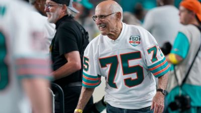 Manny Fernandez, star on 1972 undefeated Dolphins, dies at 79 - ESPN