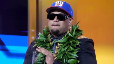 Giants rookie Francis Mauigoa pranks Jaxson Dart with custom Miami Hurricanes jersey