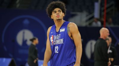 Arizona star Koa Peat to remain in NBA draft, sources say - ESPN