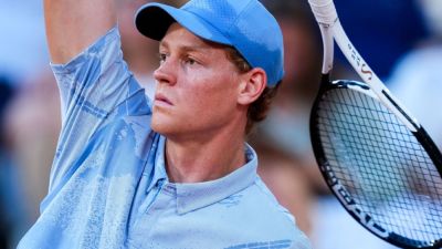 No. 1 Jannik Sinner falls apart, eliminated from French Open - ESPN