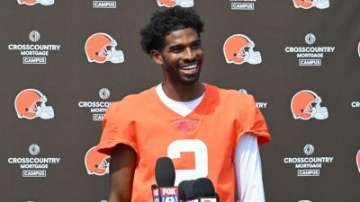 Shedeur Sanders graduates from Colorado, re-creates Deion photo - ESPN