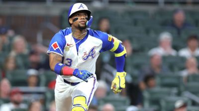 Braves' Ronald Acuña Jr. exits with hamstring tightness, to have MRI - ESPN
