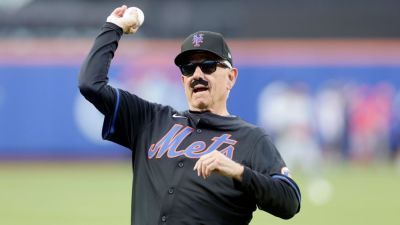 Ex-Mets manager Bobby Valentine dons famous disguise again - ESPN