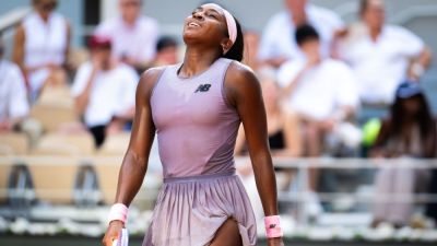 Defending champion Gauff falls to Potapova at French Open - ESPN