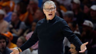 Auriemma reflects on spat with Staley: 'You just feel dumb' - ESPN