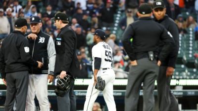 Red Sox - A.J.Hinch - Tigers' Valdez ejected after throwing at Red Sox's Story - ESPN - espn.com - county Story