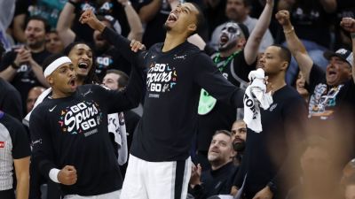 Spurs bounce back, beat Timberwolves by 38 to even series - ESPN
