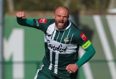 Ashford United captain Gary Lockyer has one more big target in mind after breaking goal and appearance records but promotion is his main aim