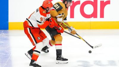 Ducks pull even with Golden Knights with unexpected defensive gem - ESPN
