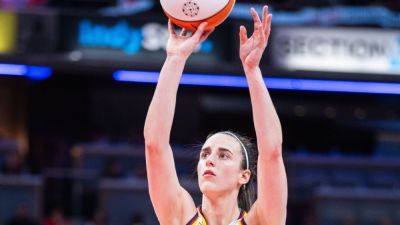 WNBA betting storylines: Clark, Fever dominate public; Rookie of the Year race wide open - ESPN