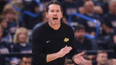 Lakers' Redick rips officiating; Reaves feels 'disrespected' - ESPN