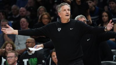 Anthony Edwards - Austin Reaves - Chris Finch - Wolves' Chris Finch calls out Tony Brothers for confronting him - ESPN - espn.com - Los Angeles - state Minnesota