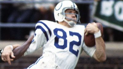 Hall of Fame receiver, NFL coach Raymond Berry dies at 93 - ESPN
