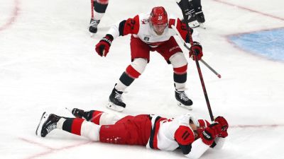Hurricanes top Golden Knights, even Stanley Cup Final at 2-2 - ESPN