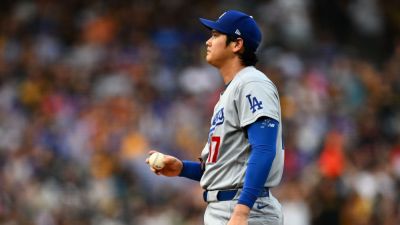Ohtani rues non-challenge as Dodgers blow 5-run lead to Pirates - ESPN