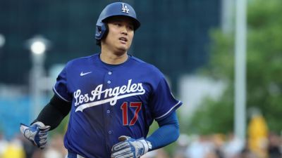 Dodgers' Ohtani exits early with left knee inflammation - ESPN