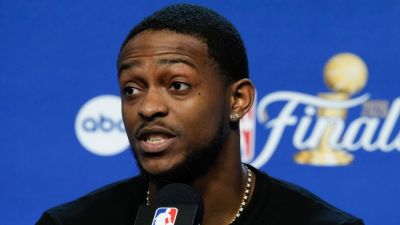 Mitch Johnson emphasizes belief in De'Aaron Fox ahead of Game 5 - ESPN