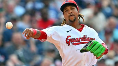 Jose Ramirez breaks bone in left hand during Guardians' win - ESPN