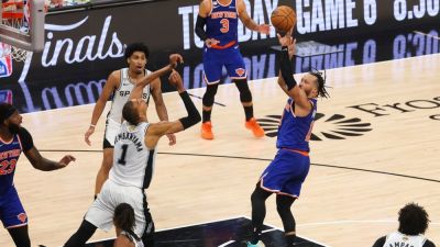 Mike Brown - Tom Thibodeau - Jalen Brunson - Knicks rally again vs. Spurs, capture first NBA title since 1973 - ESPN - espn.com - New York