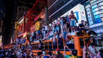 Teen shot in Times Square as Knicks championship celebrations turn chaotic - foxnews.com - state Texas - county York - county Park